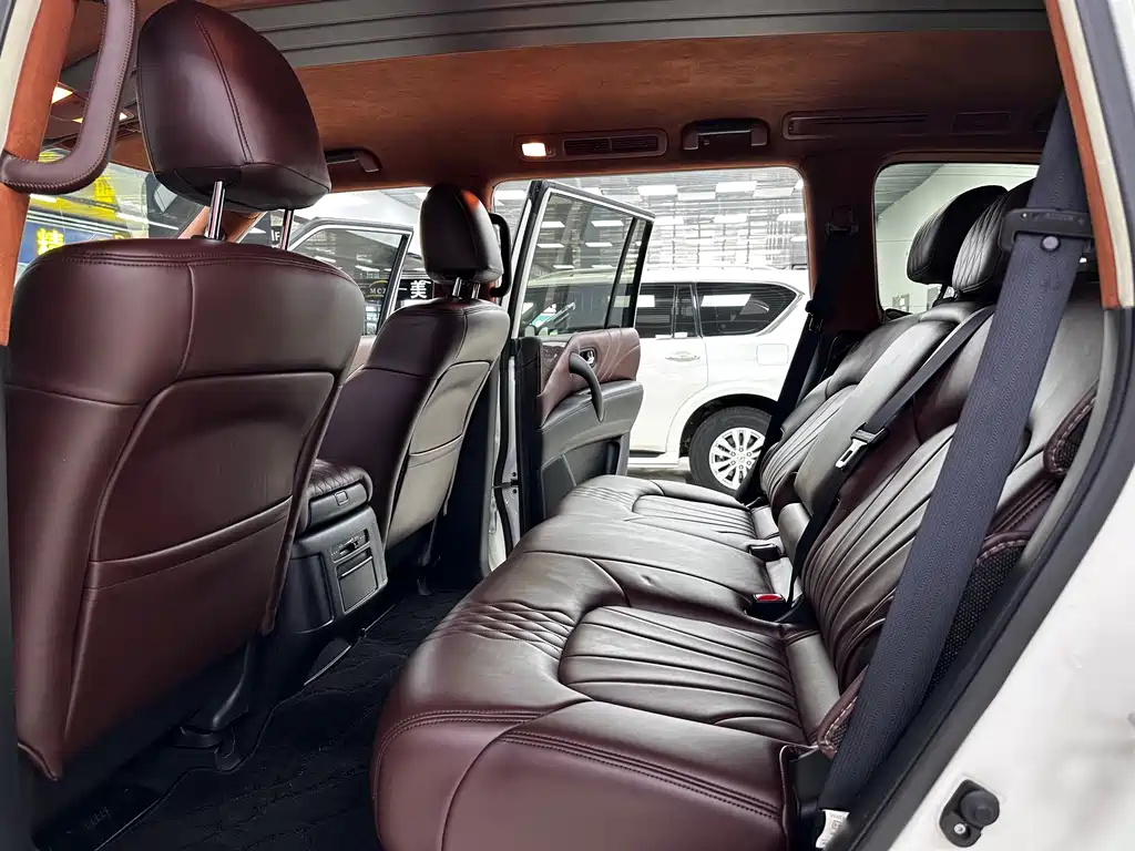 Nissan Patrol — миниатюра 10