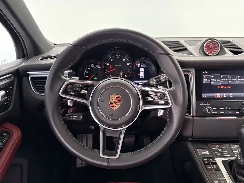 Porsche Macan — миниатюра 16