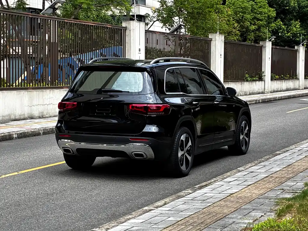 Mercedes-Benz GLB — миниатюра 10
