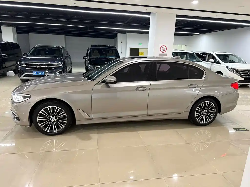 BMW 5 Series — миниатюра 4