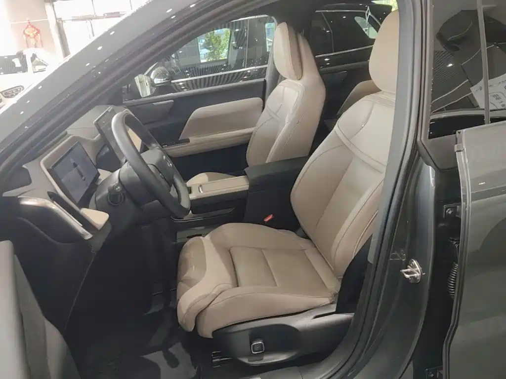 Volvo XC70 PHEV — миниатюра 15