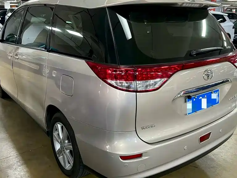 Toyota Previa — миниатюра 7
