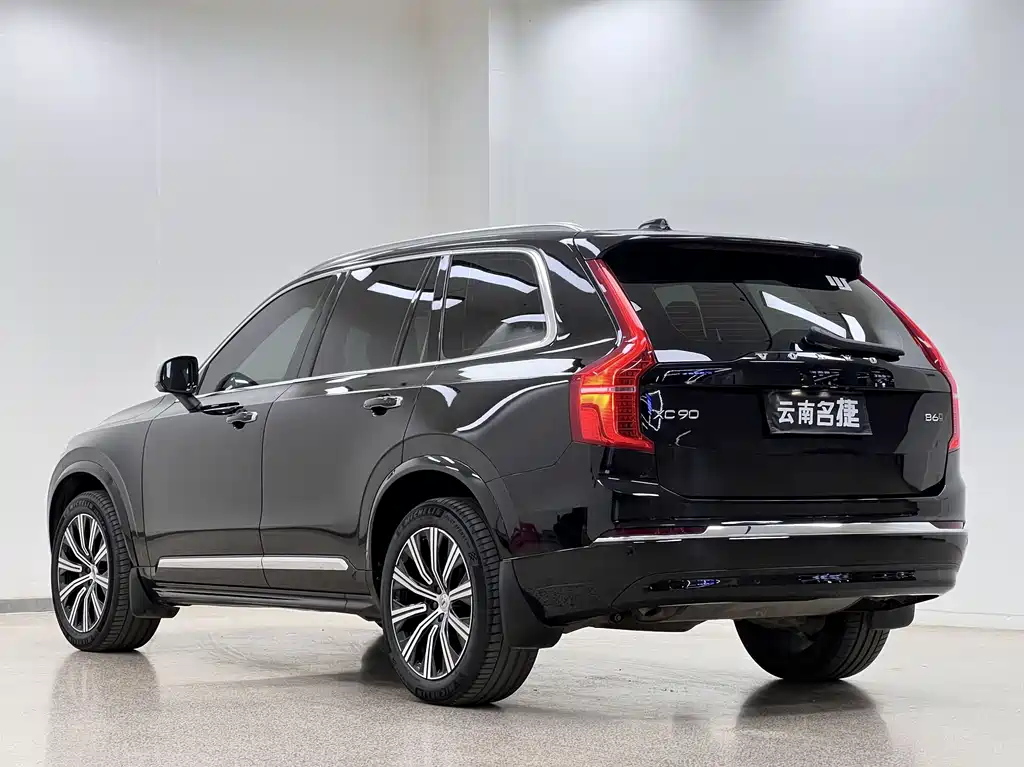 Volvo XC90 2023 B6 Luxury 7 мест