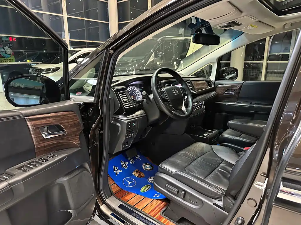 Honda Elysion — миниатюра 8