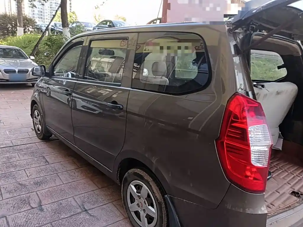 Wuling Hongguang — миниатюра 5