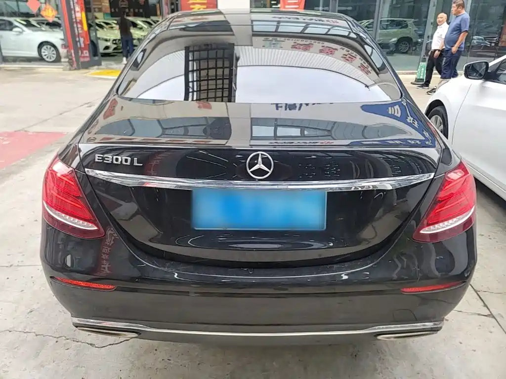 Mercedes-Benz E-Class — миниатюра 6