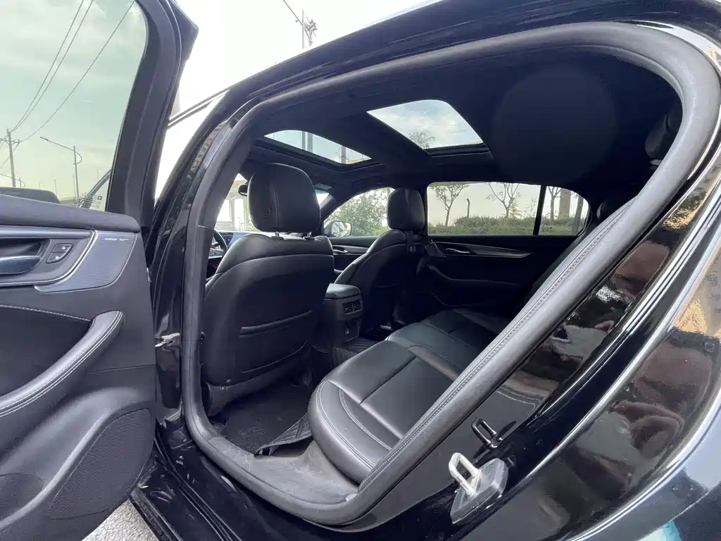 Cadillac CT5 — миниатюра 8