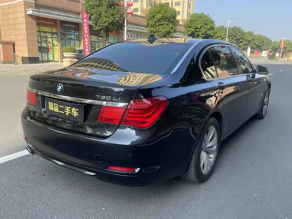 BMW 7 Series — миниатюра 4