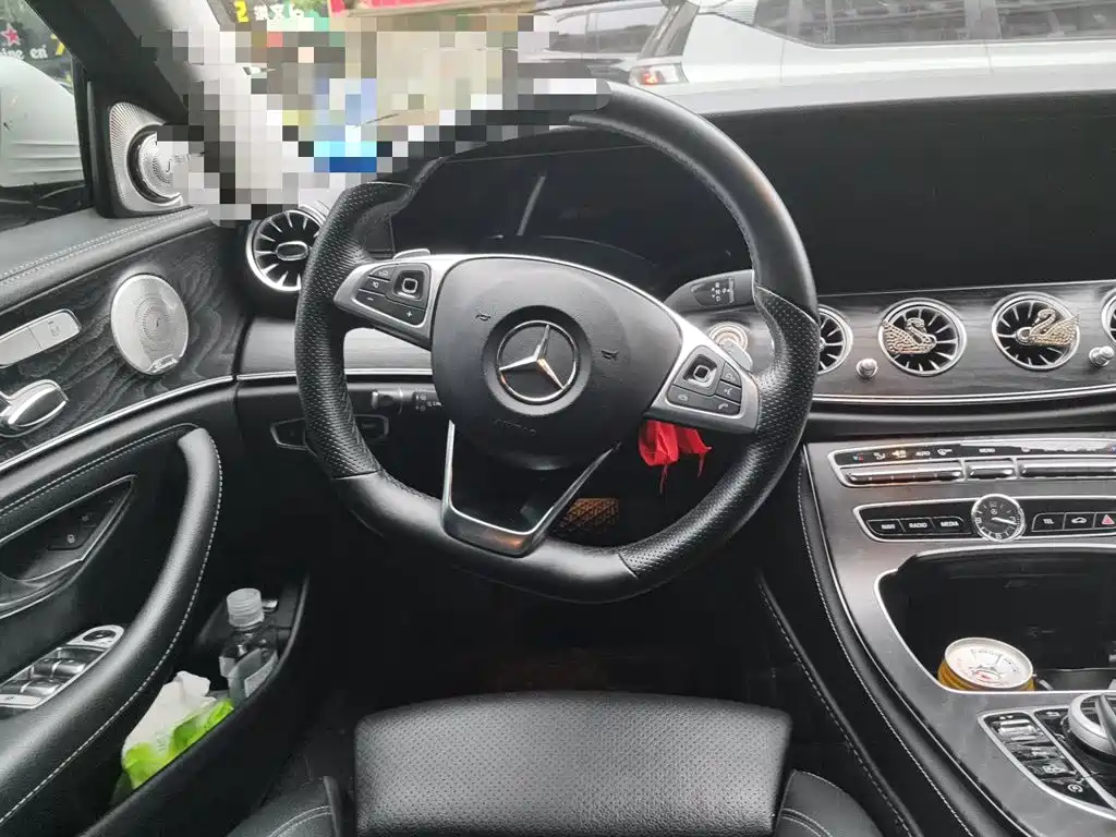 Mercedes-Benz E-Class — миниатюра 11