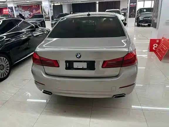 BMW 5 Series — миниатюра 5