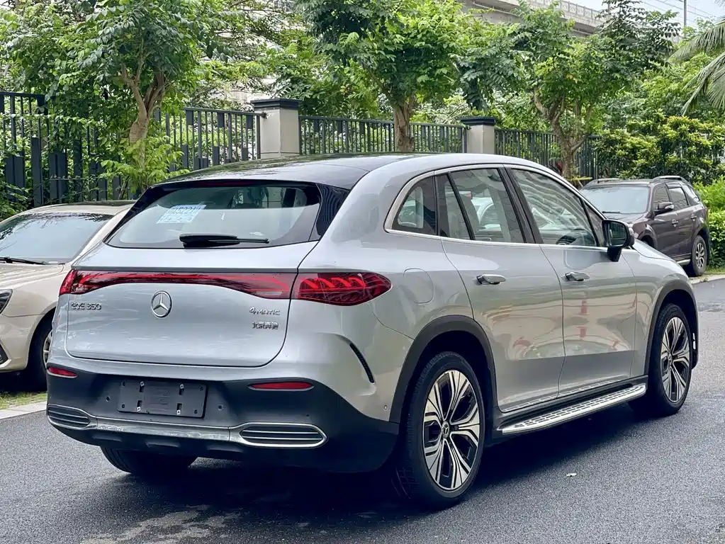 Mercedes-Benz EQE SUV — миниатюра 8