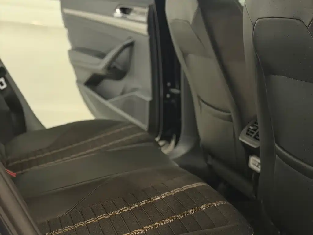 Volkswagen Lavida — миниатюра 5