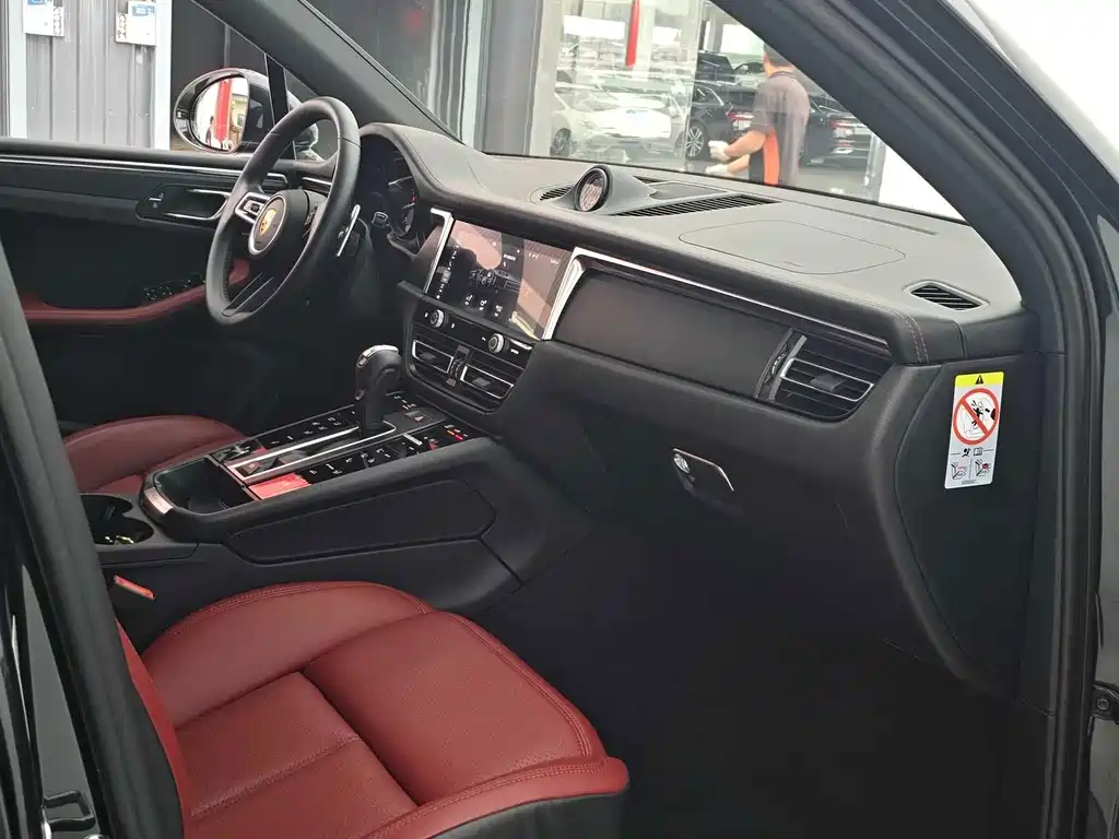 Porsche Macan — миниатюра 10