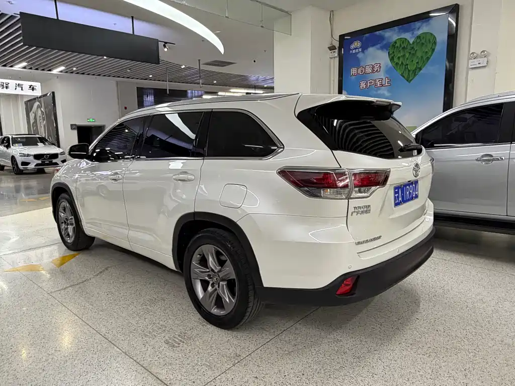 TOYOTA HIGHLANDER