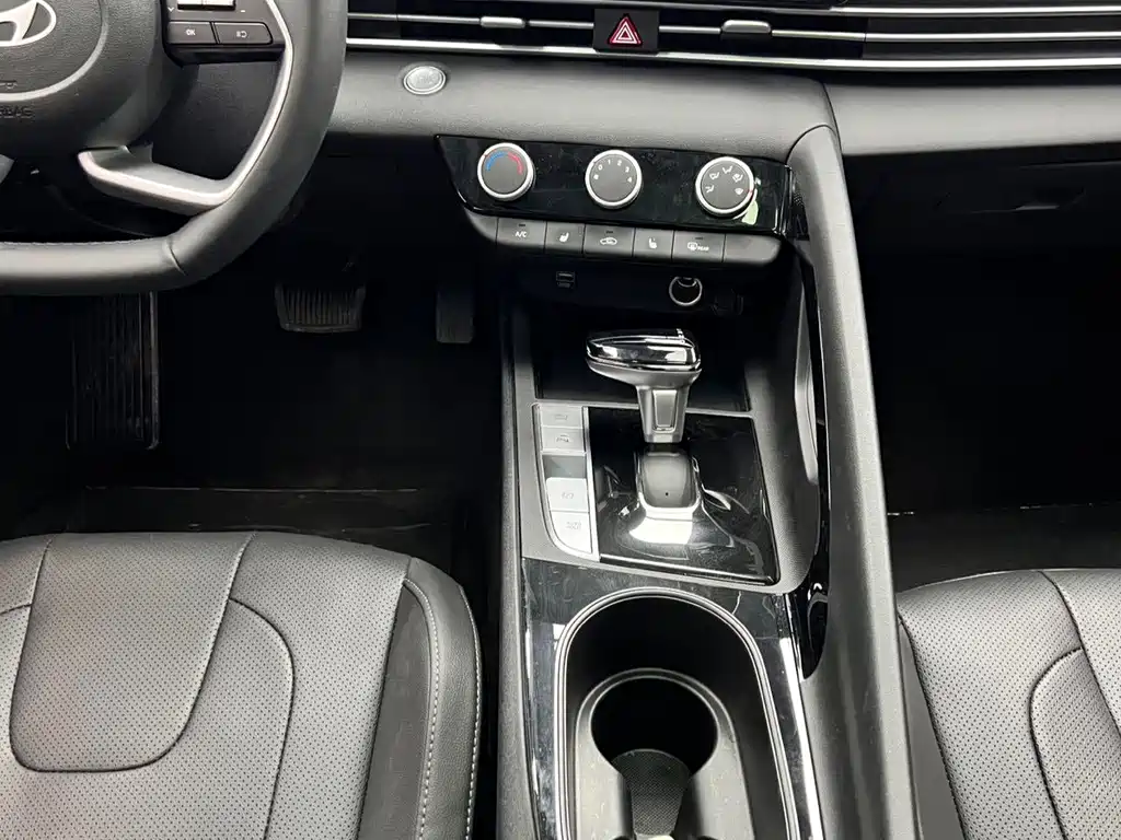 Hyundai Elantra — миниатюра 11