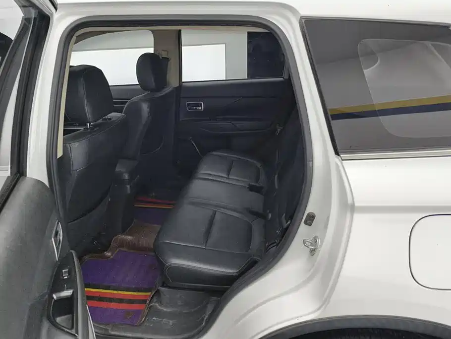 Mitsubishi Outlander — миниатюра 11