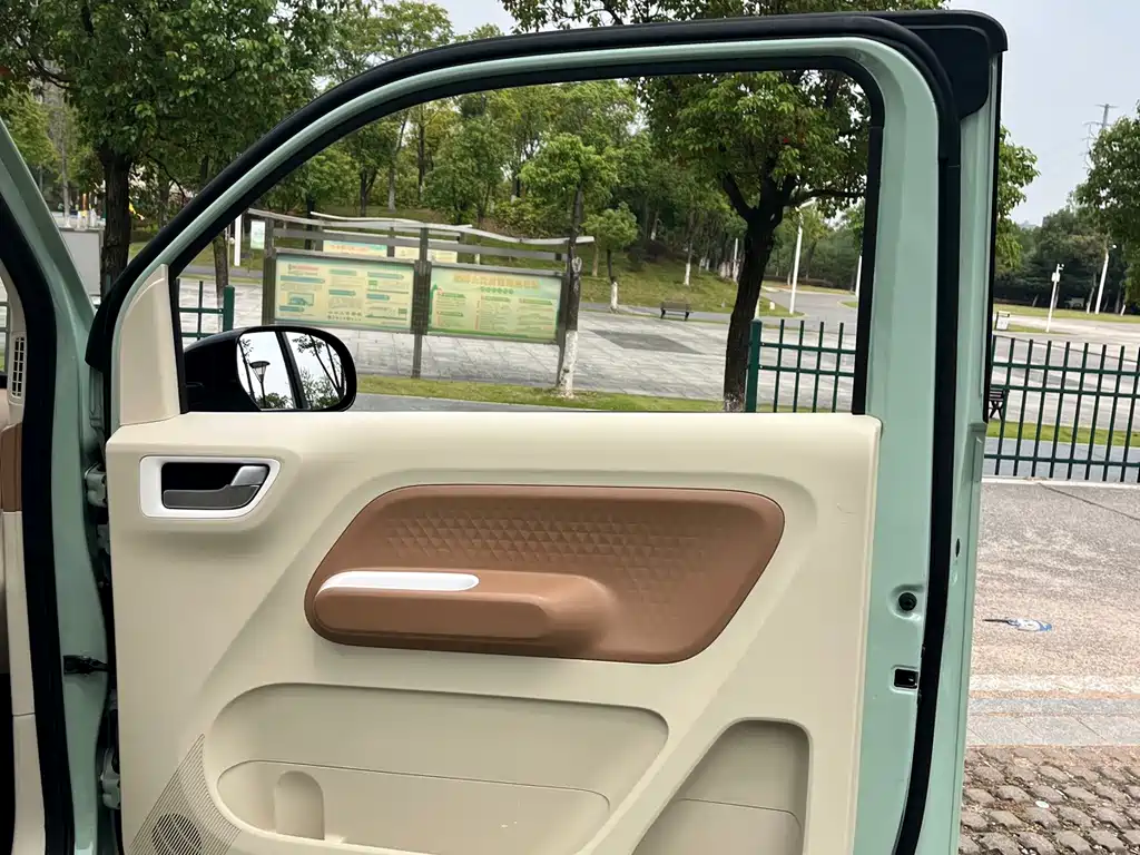 Wuling MINIEV — миниатюра 20