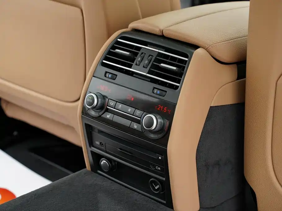 BMW 7 Series — миниатюра 22