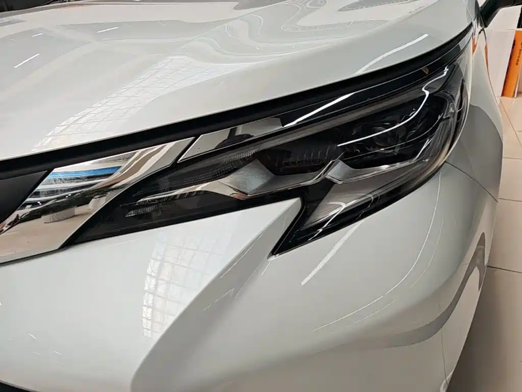 Toyota Sienna — миниатюра 24