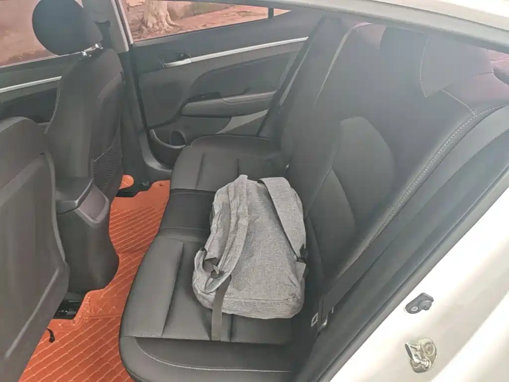 Hyundai Elantra — миниатюра 17