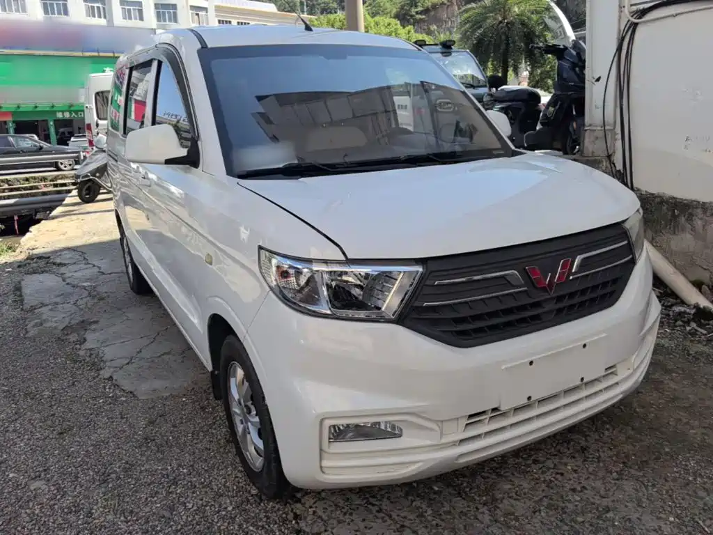 Wuling Hongguang V — миниатюра 4