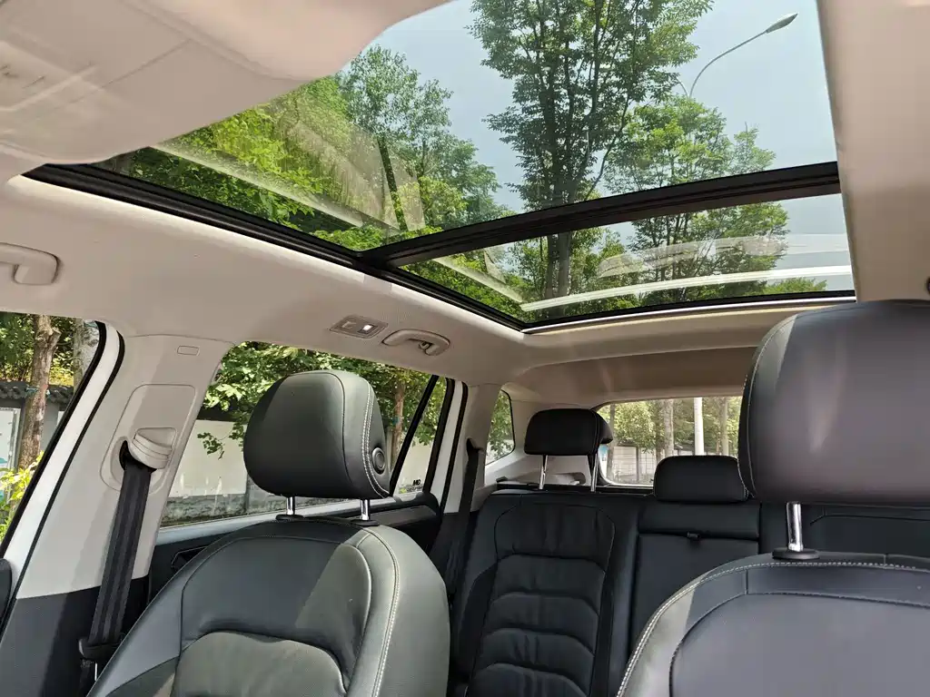 Volkswagen Tiguan L — миниатюра 10