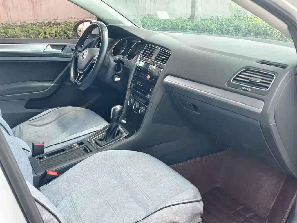 Volkswagen Golf 2020 200TSI DSG Comfort