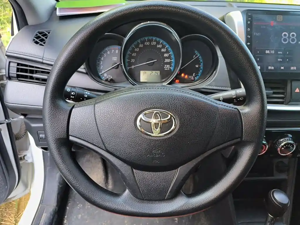 Toyota Yaris L — миниатюра 6