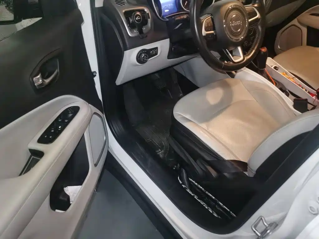Jeep Compass — миниатюра 12