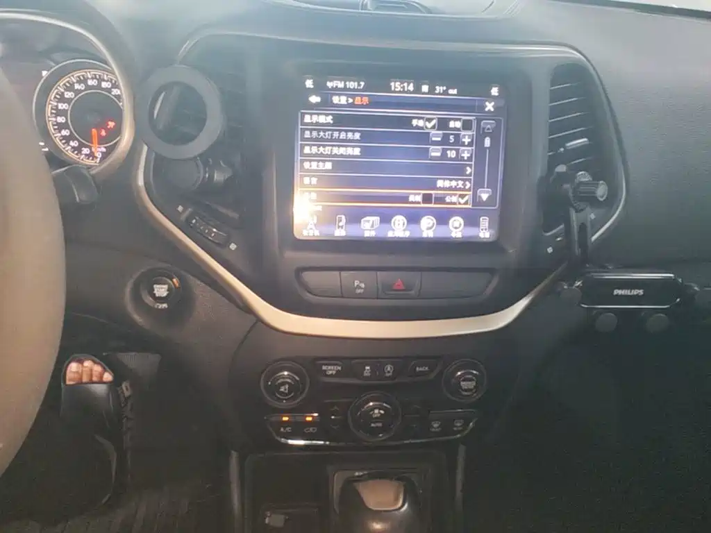 Jeep Cherokee — миниатюра 13