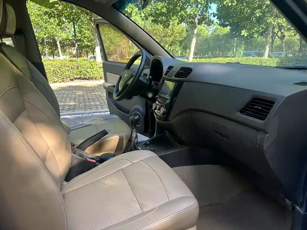 Wuling Hongguang — миниатюра 7
