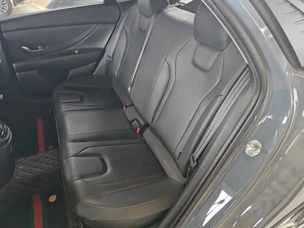 Hyundai Elantra — миниатюра 17