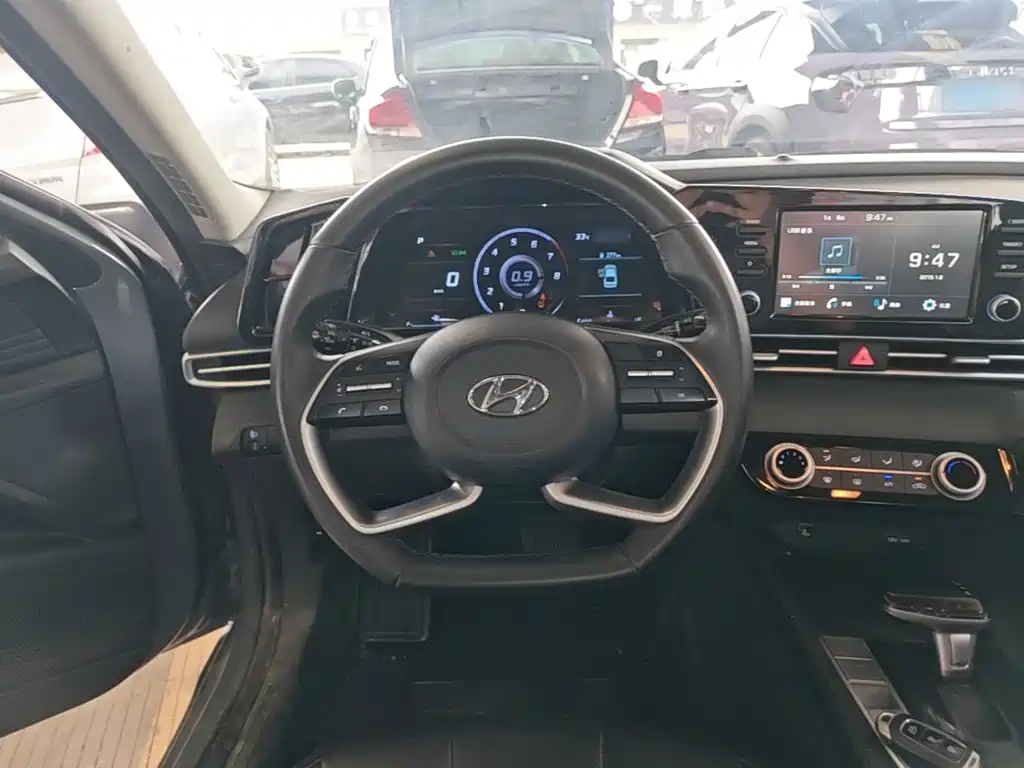 Hyundai Elantra — миниатюра 11