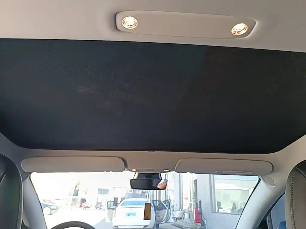 Tesla Model 3 — миниатюра 18