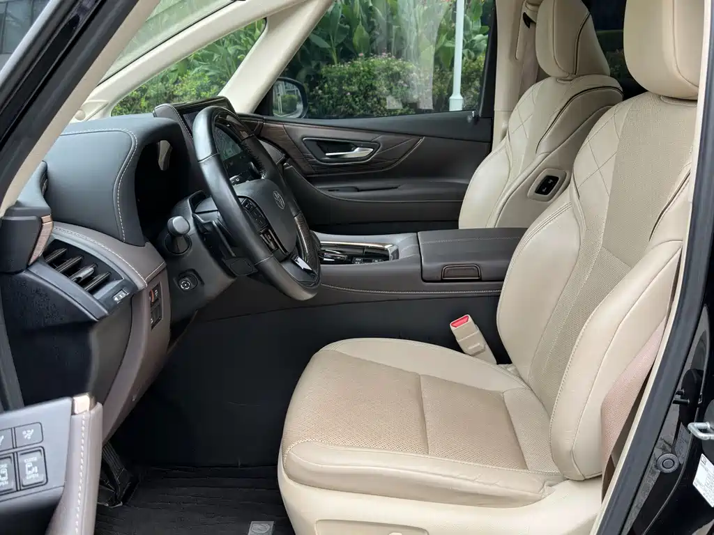 Toyota Alphard — миниатюра 10