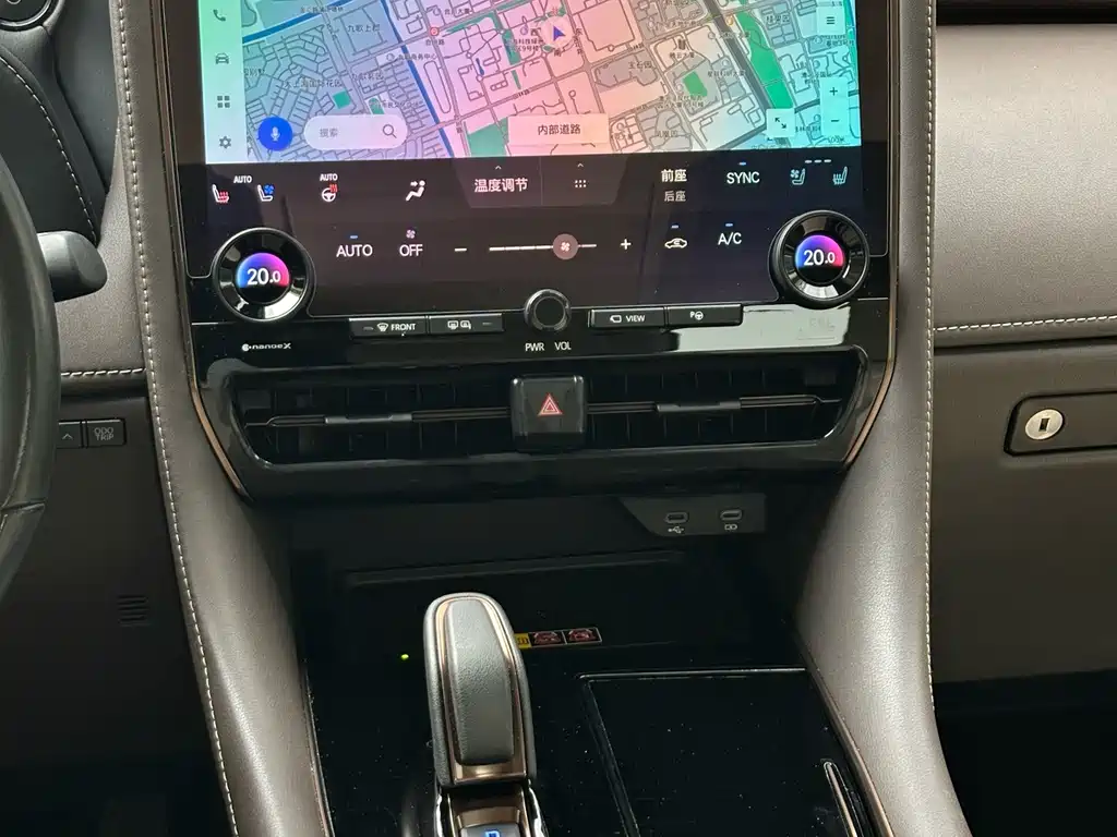 Toyota Alphard — миниатюра 21