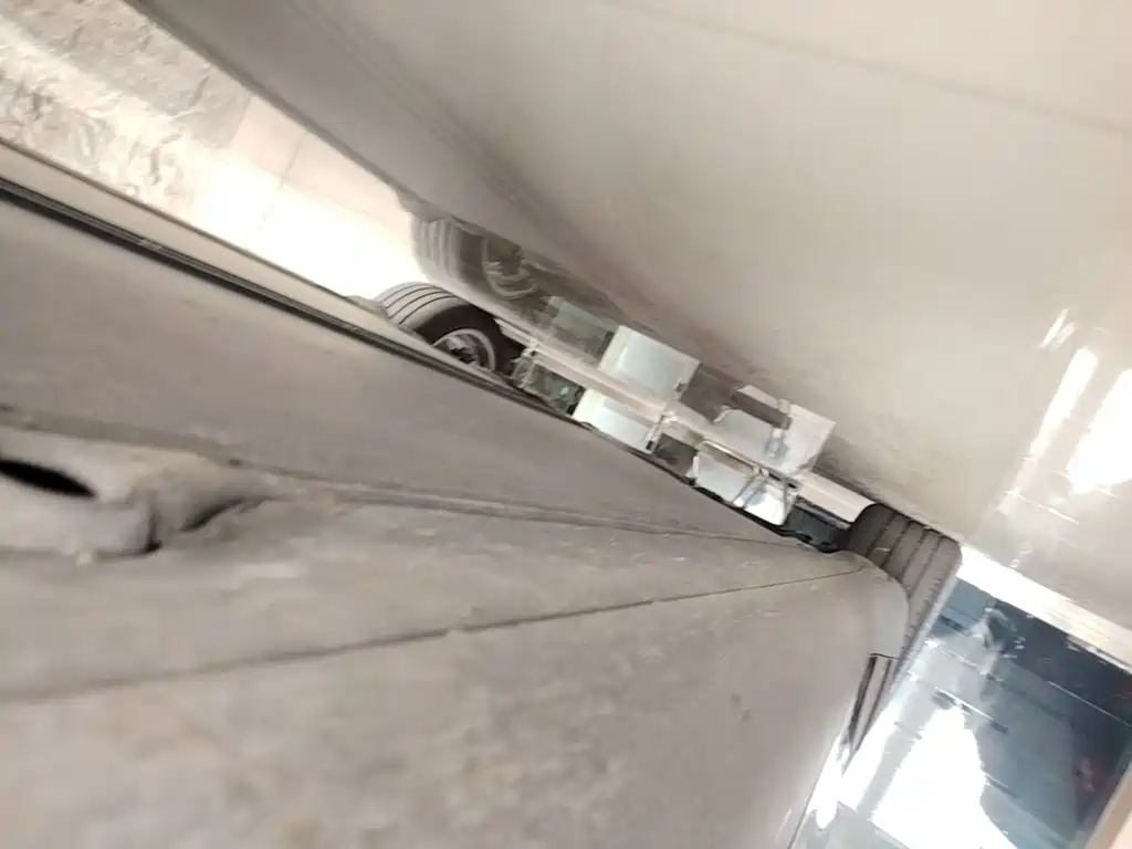 Tesla Model Y — миниатюра 21