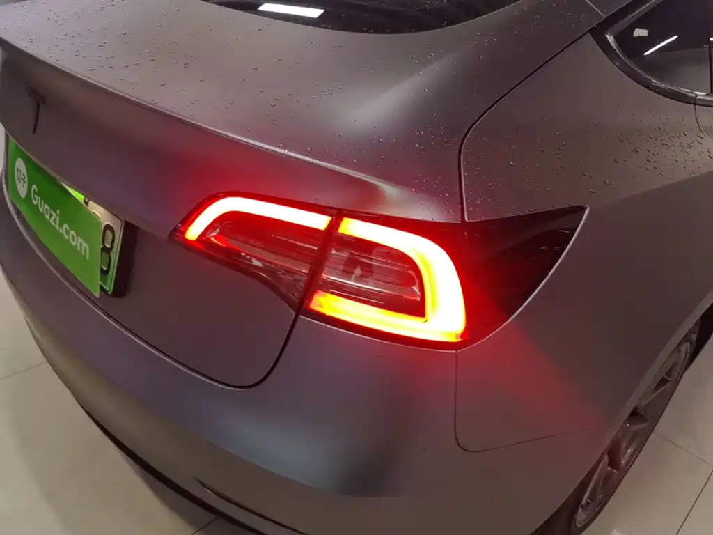 Tesla Model 3 — миниатюра 8