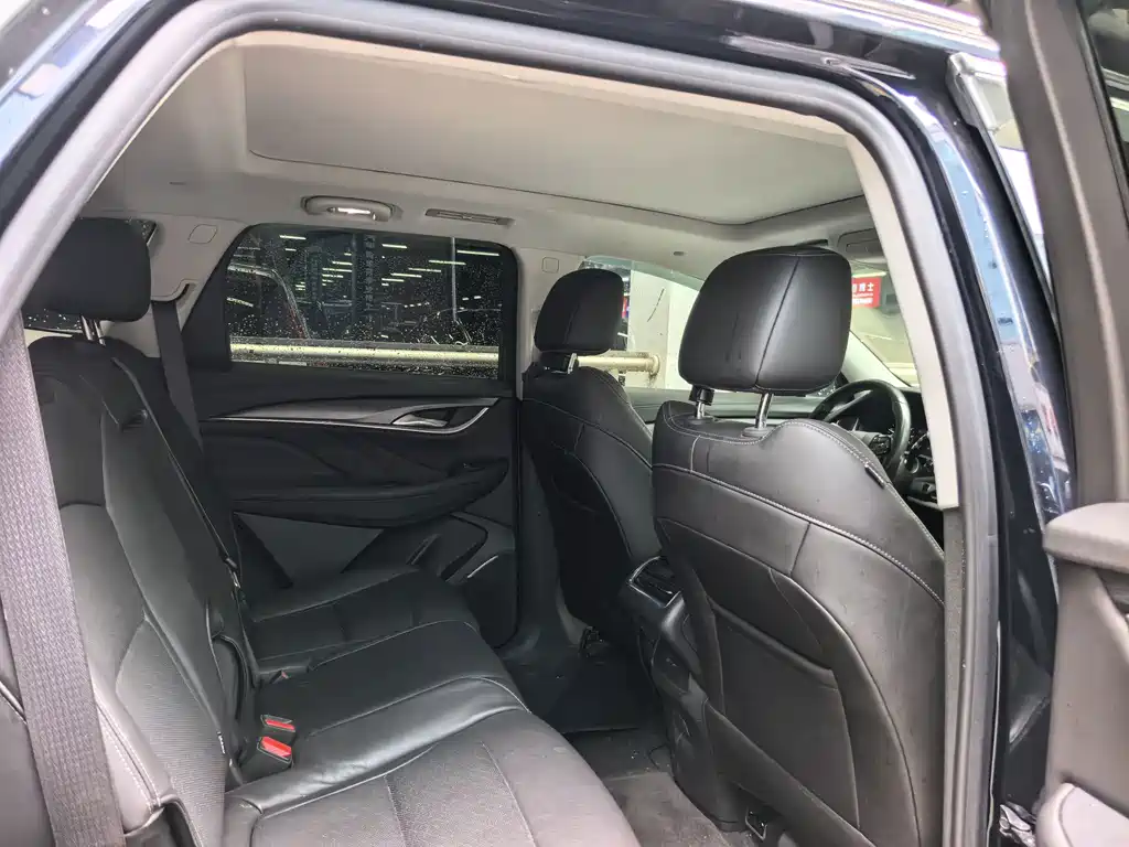 Buick Enclave — миниатюра 17
