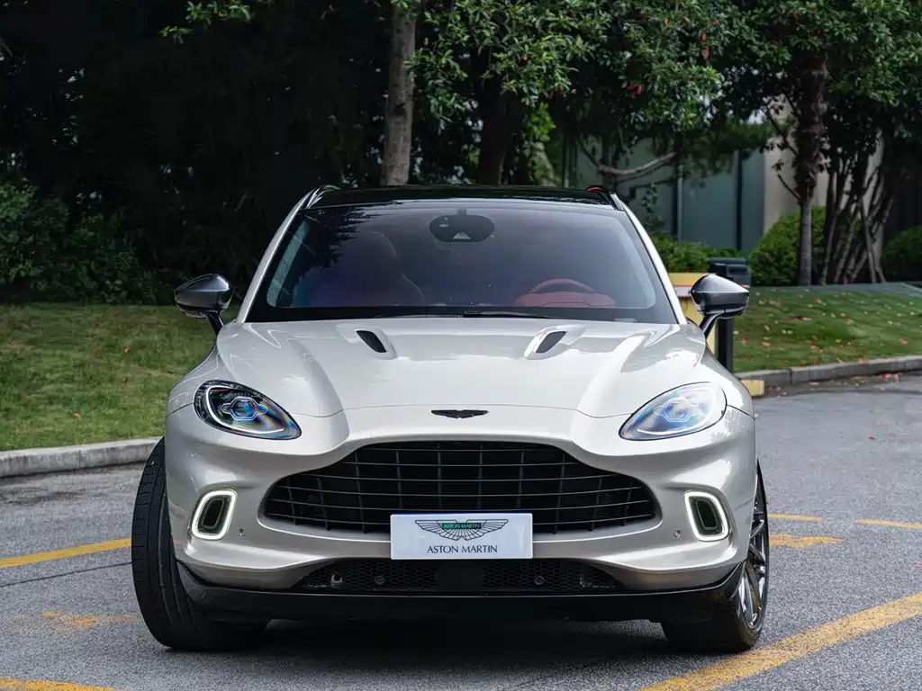 Aston Martin DBX 2022 4.0T V8