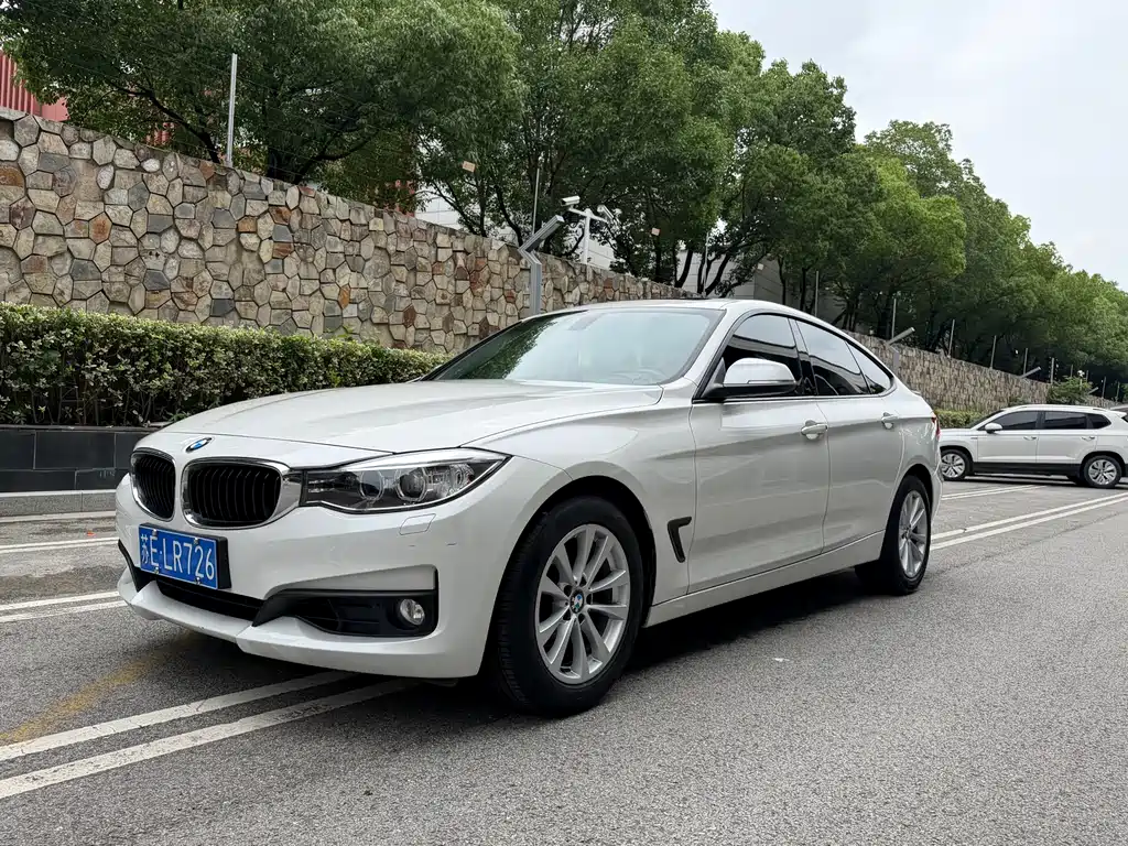 BMW 3 Series GT 3 GT 2014 320i Lead