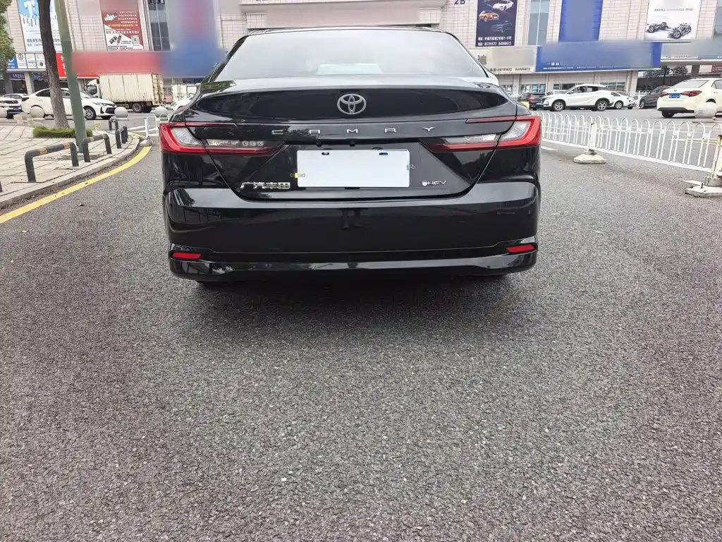 Toyota Camry — миниатюра 12