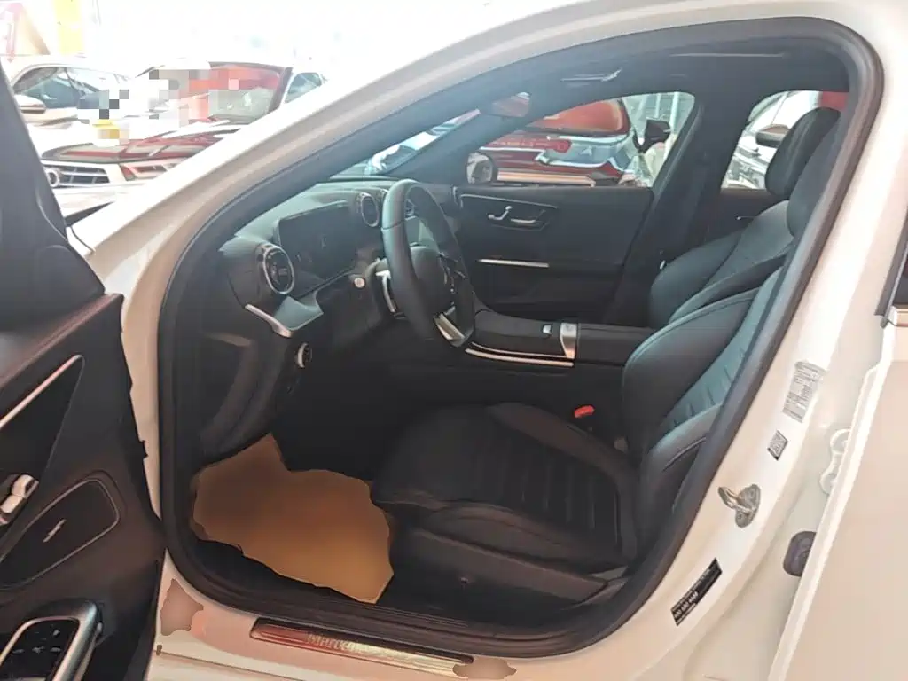 Mercedes-Benz C-Class — миниатюра 16