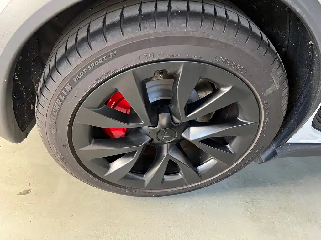 Tesla Model X — миниатюра 17