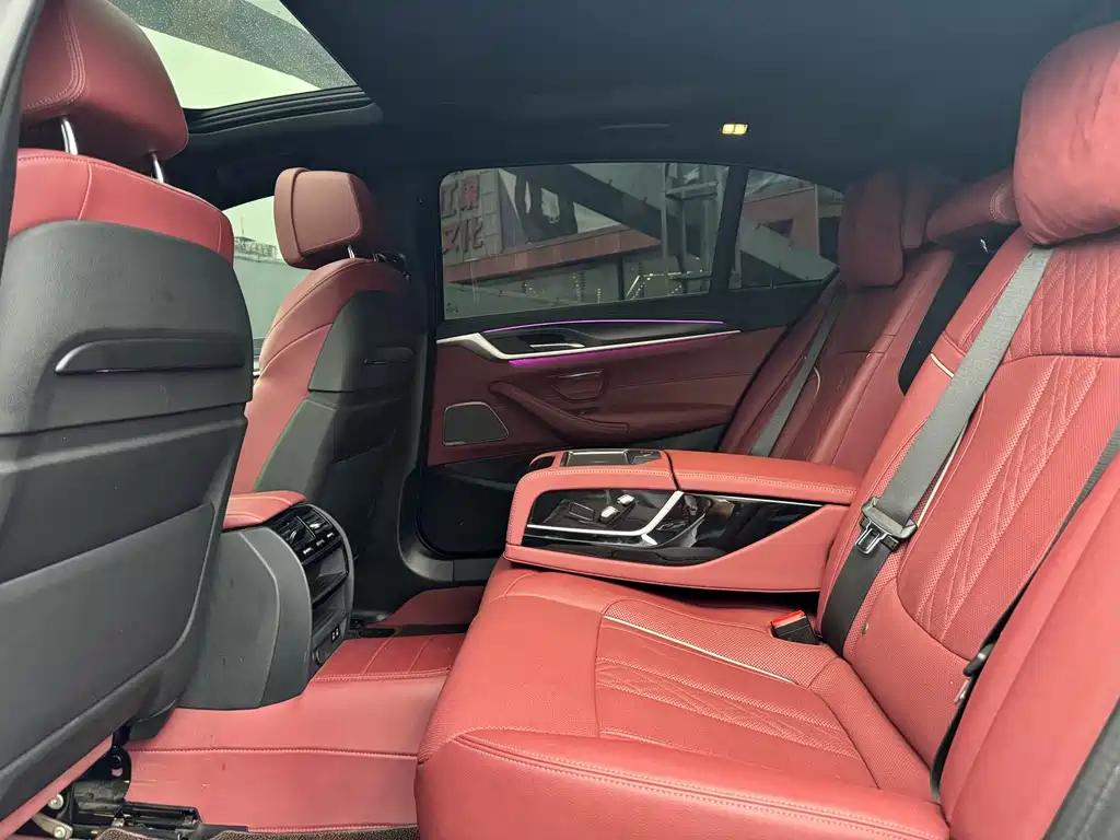 BMW 5 Series New Energy — миниатюра 8