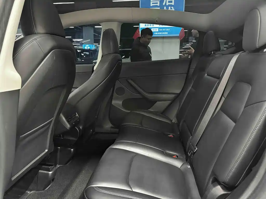 Tesla Model Y — миниатюра 11
