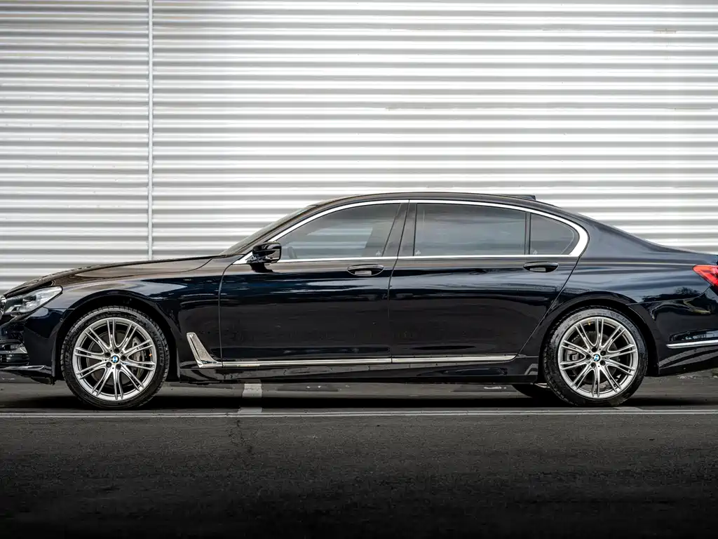 BMW 7 Series — миниатюра 2