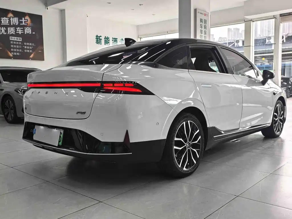 XPeng P5 — миниатюра 9