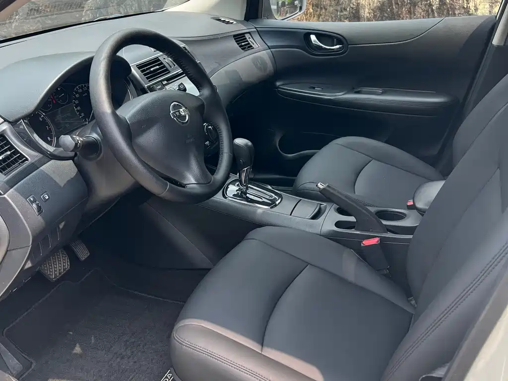 Nissan Tiida — миниатюра 7