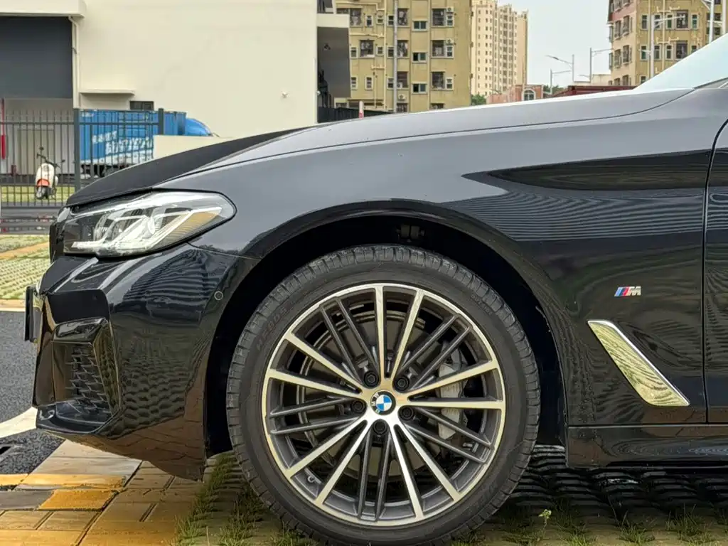 BMW 5 Series — миниатюра 25